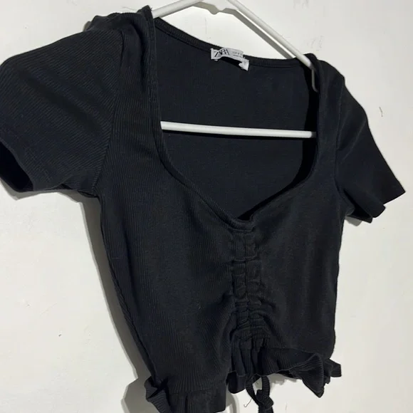 ZARA Black Cinched Front V-Neckline Ruffle Hem Short Sleeve Crop Top Size Small - Picture 3 of 8